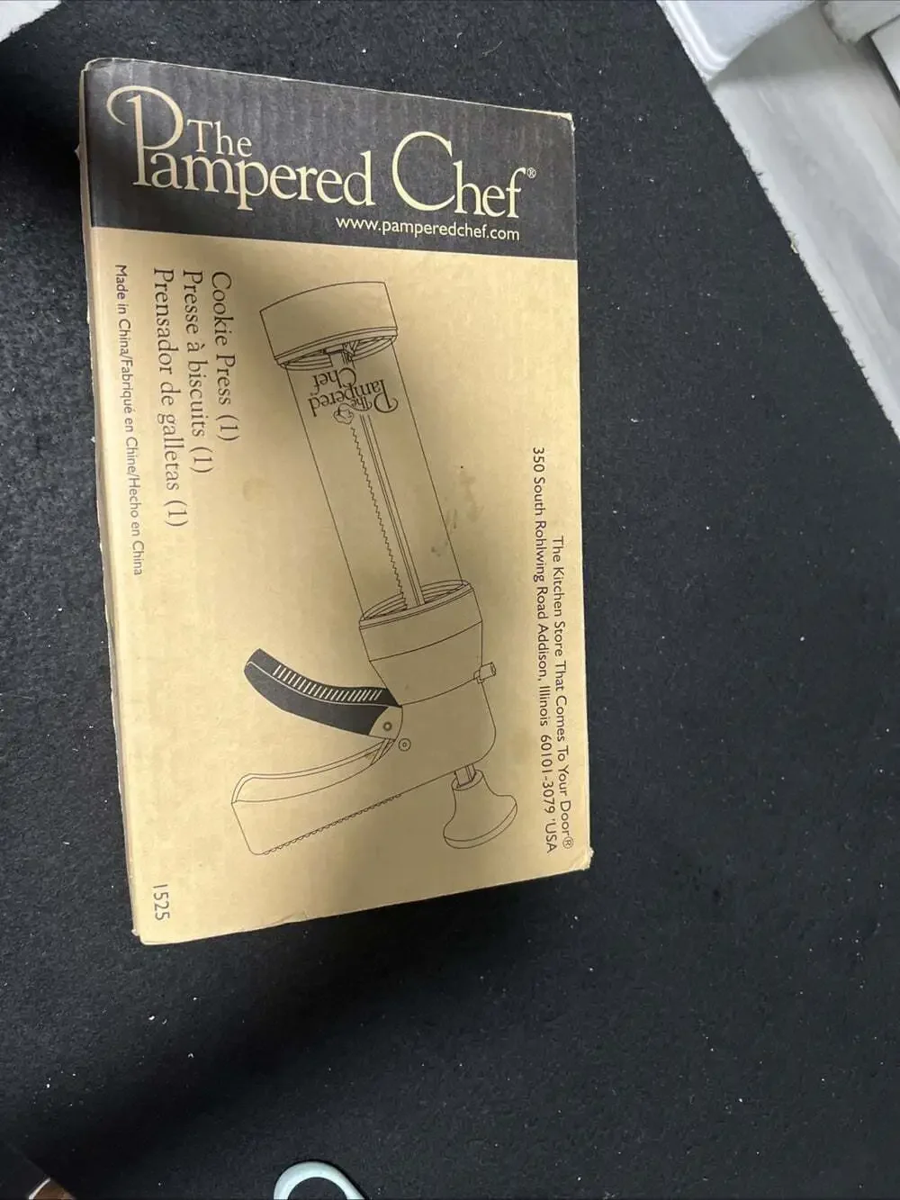 The Pampered Chef 1525 Cookie Press with 16 Discs - White